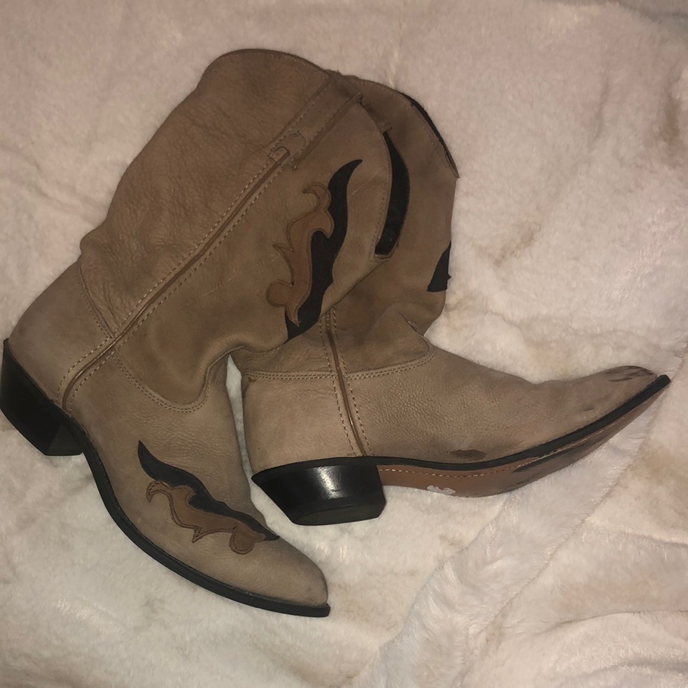 Vintage capezio boots size 9 but I’m a size 7/8 and have worn them